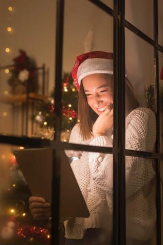 “Accendi il Natale (e il sorriso) nel tuo negozio”, parte il contest fotografico